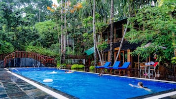 Kolam renang terbuka