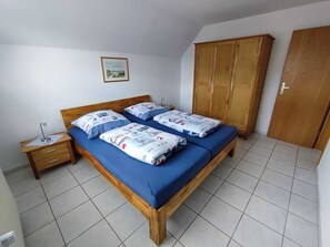 3 bedrooms, iron/ironing board, travel cot, WiFi