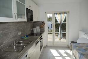 Kühlschrank, Mikrowelle, Ofen, Geschirrspüler