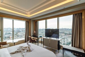 スーペリア ダブルルーム | ミニバー、セーフティボックス (室内)、デスク、遮光カーテン