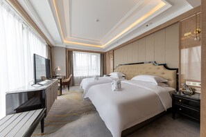 Superior Twin Room | Minibar, in-room safe, desk, blackout drapes - Chengdu Boyun Jinjiang Hotel (Chengdu)