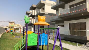 Área de juegos infantiles al aire libre