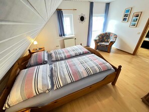 2 Schlafzimmer, Reisekinderbett, WLAN
