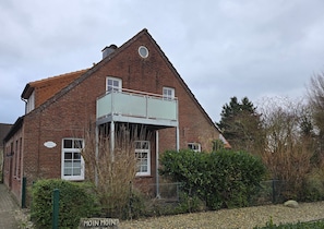 Unclassified image, 2 of 20, button - Treasure chest O, Germany (Wangerland)