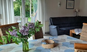 TV, fireplace - House Deichblick 2, Germany (Wangerland)