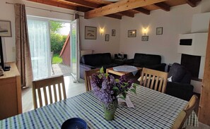 Televisión y chimenea 