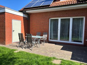 Outdoor dining - House Peter, Germany (Wangerland)