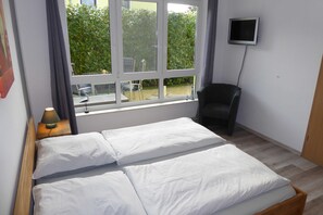 1 bedroom, travel cot, WiFi, bed sheets