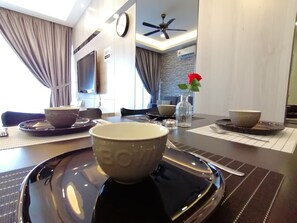 Dining - 1 bedroom condominium, 1 to 6 guests, 1 bath room, living and kitchen area. (Melaka)