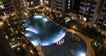 1 bedroom condominium, 1 to 6 guests, 1 bath room, living and kitchen area.