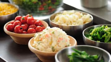 Daily buffet breakfast (JPY 2750 per person)