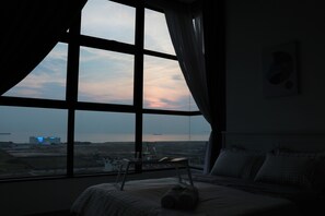 2 chambres, fer et planche à repasser, Wi-Fi, draps fournis