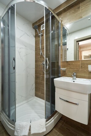Standard Double Room | Bathroom | Free toiletries, hair dryer, slippers, towels