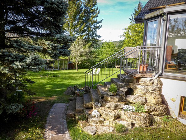 Unclassified image, 1 of 28, button