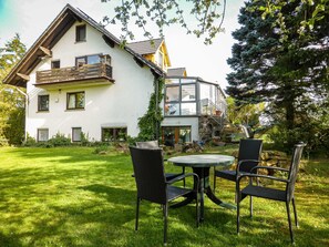 Unclassified image, 4 of 28, button