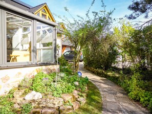 Unclassified image, 5 of 28, button