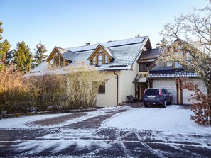 Unclassified image, 2 of 28, button