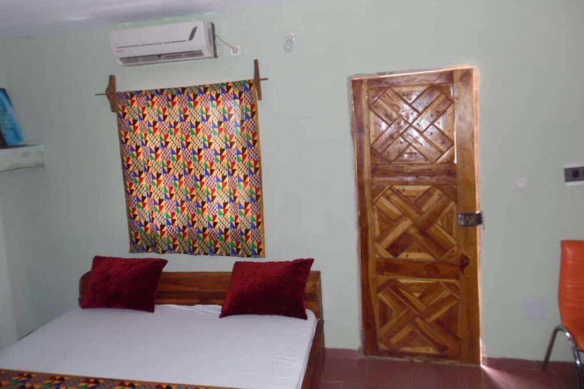 Desk, blackout curtains, free WiFi, bed sheets