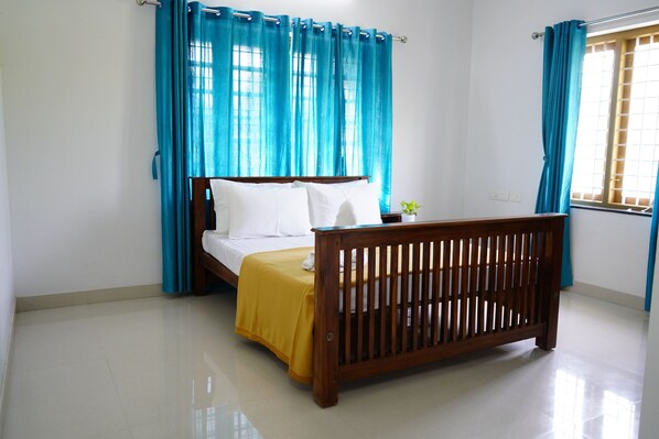 4 عدّة غرف نوم ومكواة/لوح كي وواي فاي وملاءات أسرّة