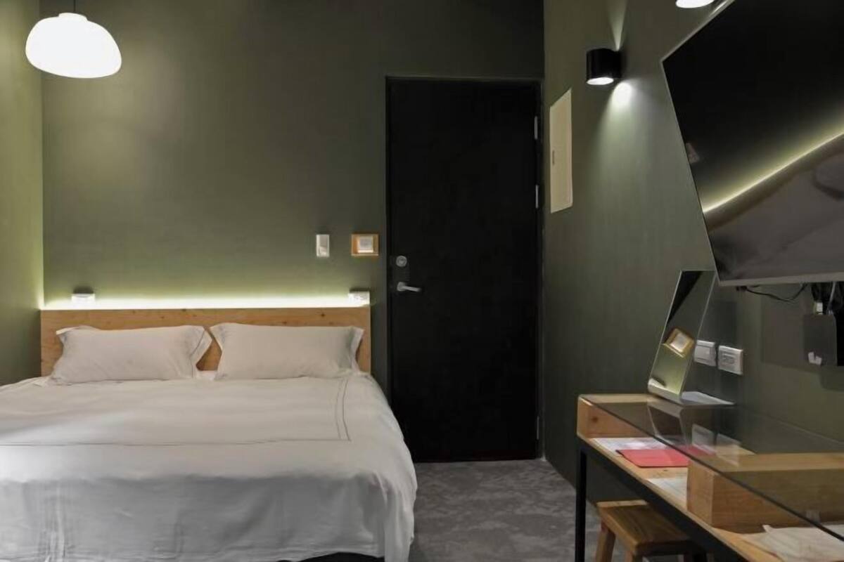 Individuelt dekorert, individuelt innredet, skrivebord og lydisolert