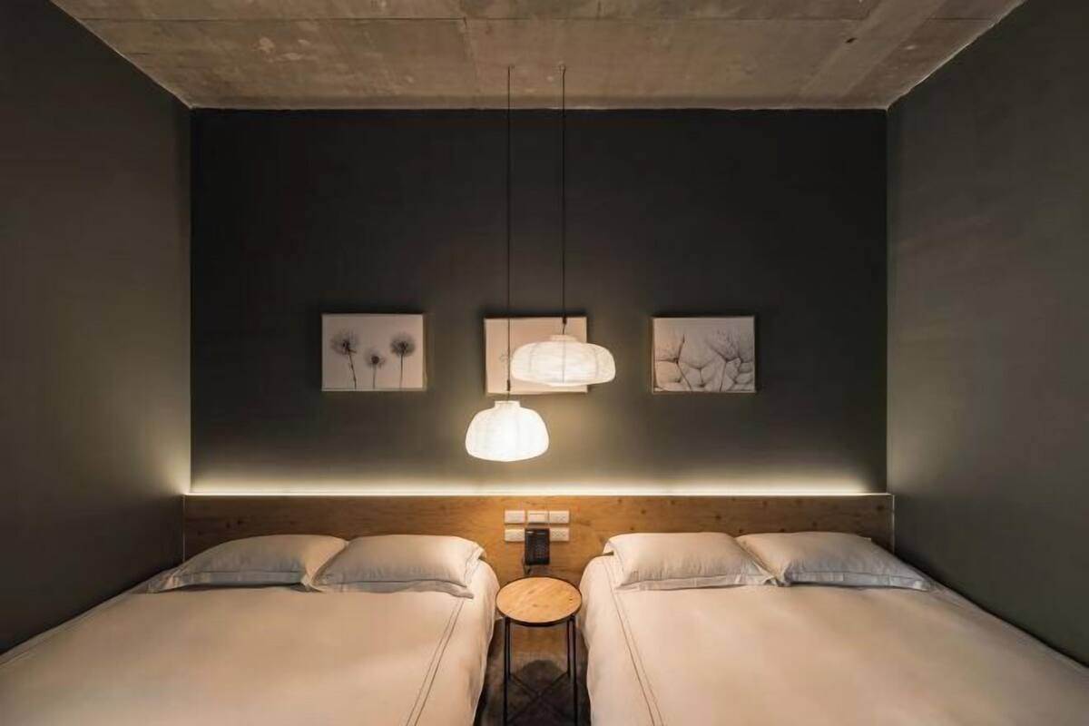 Individuelt dekorert, individuelt innredet, skrivebord og lydisolert