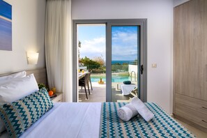 Superior-Apartment, eigener Pool | Ausblick vom Zimmer