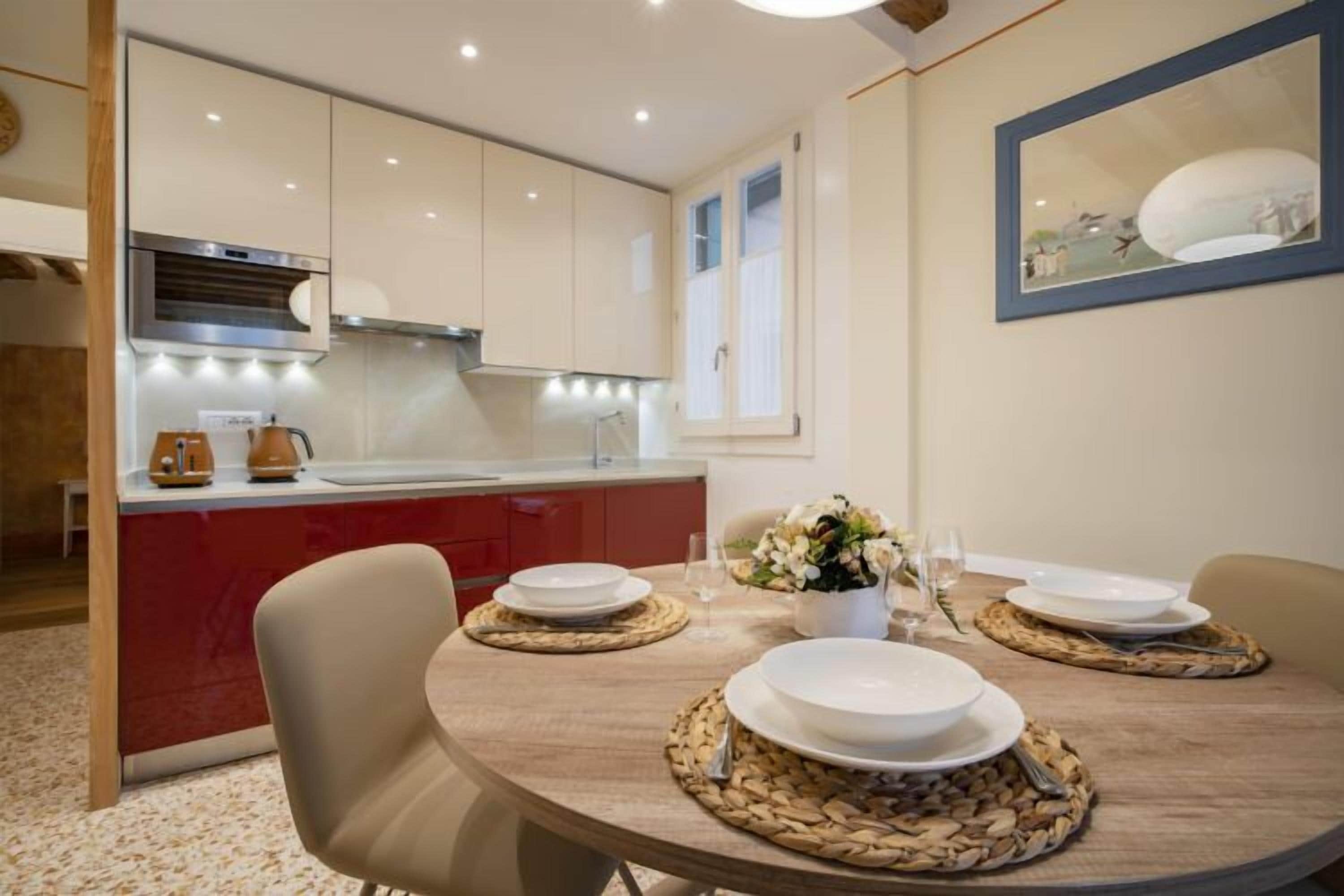 Apartament, 2 dormitoris | Zona de menjador de l'habitació