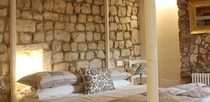 Habitación doble superior (Molinara) | Escritorio, insonorización, wifi gratis y ropa de cama 