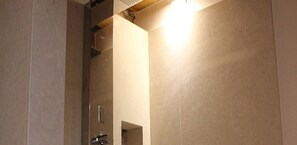 Habitación doble superior (Molinara) | Regadera en el baño