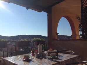 Outdoor dining - Cozy penthouse apartment in the center of VILLASIMIUS (Villasimius)