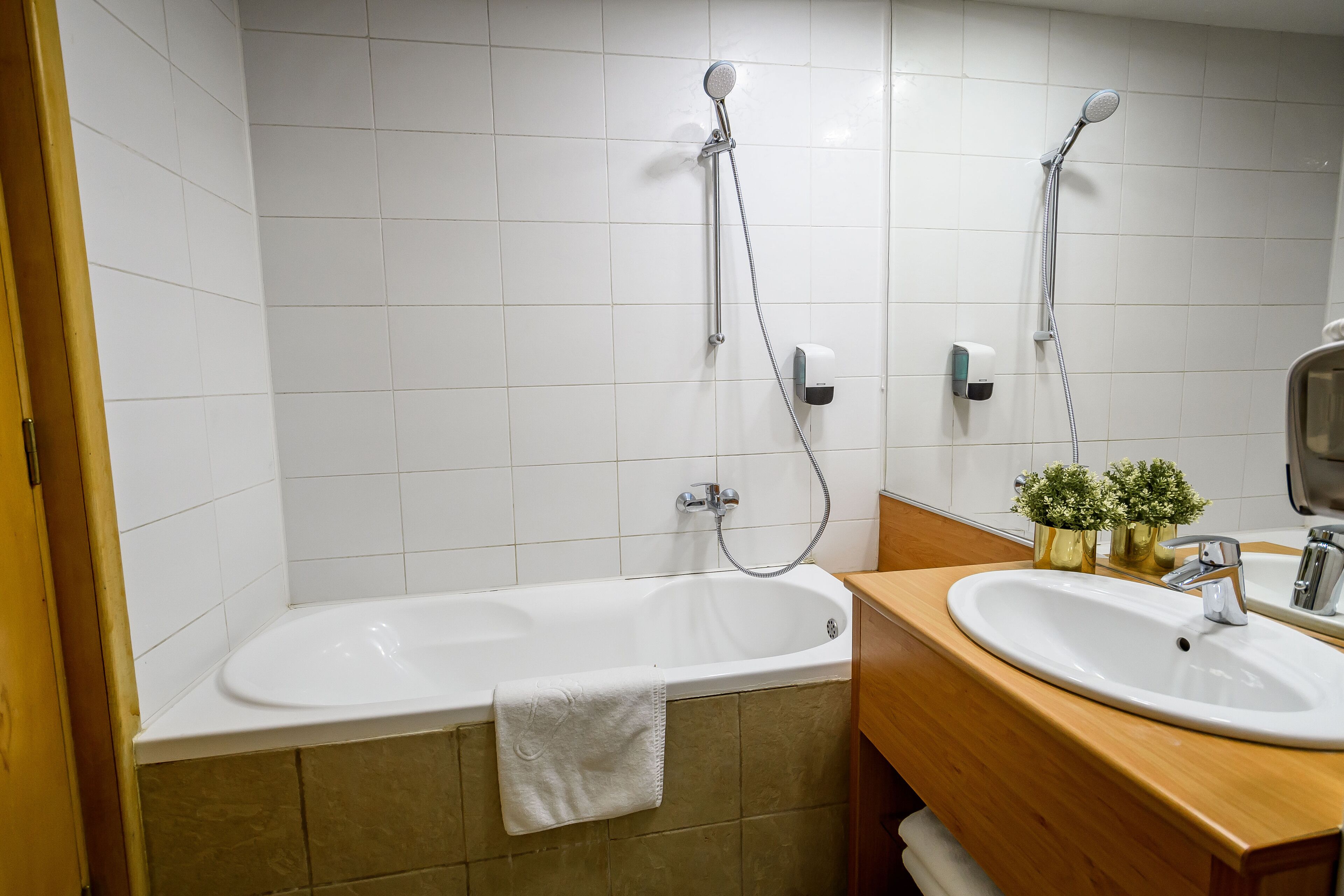 Shower, towels