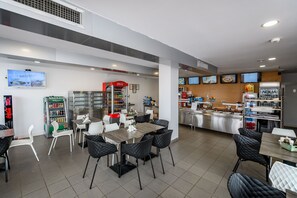 Restaurant - Hotel Andy KM 36 (Gaiseni)