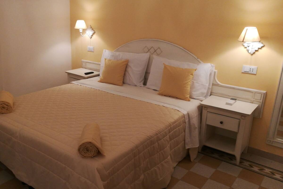 Deluxe-Doppelzimmer | Zimmersafe, individuell dekoriert, individuell eingerichtet