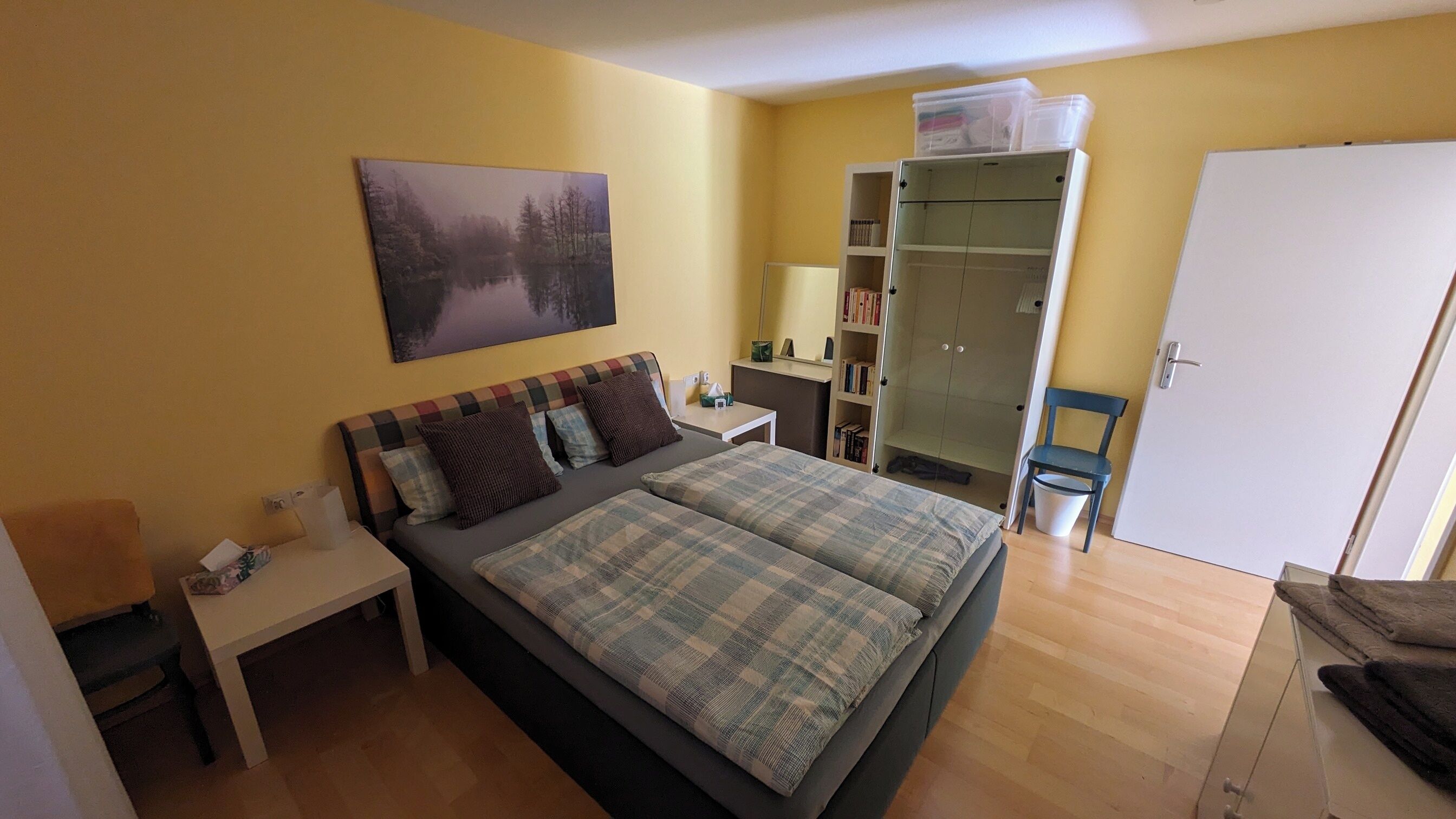 Schlafzimmer mit Doppelbett