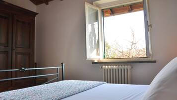 2 camere, culla da viaggio, Wi-Fi gratuito, lenzuola