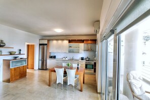 Fridge, microwave, oven, coffee/tea maker