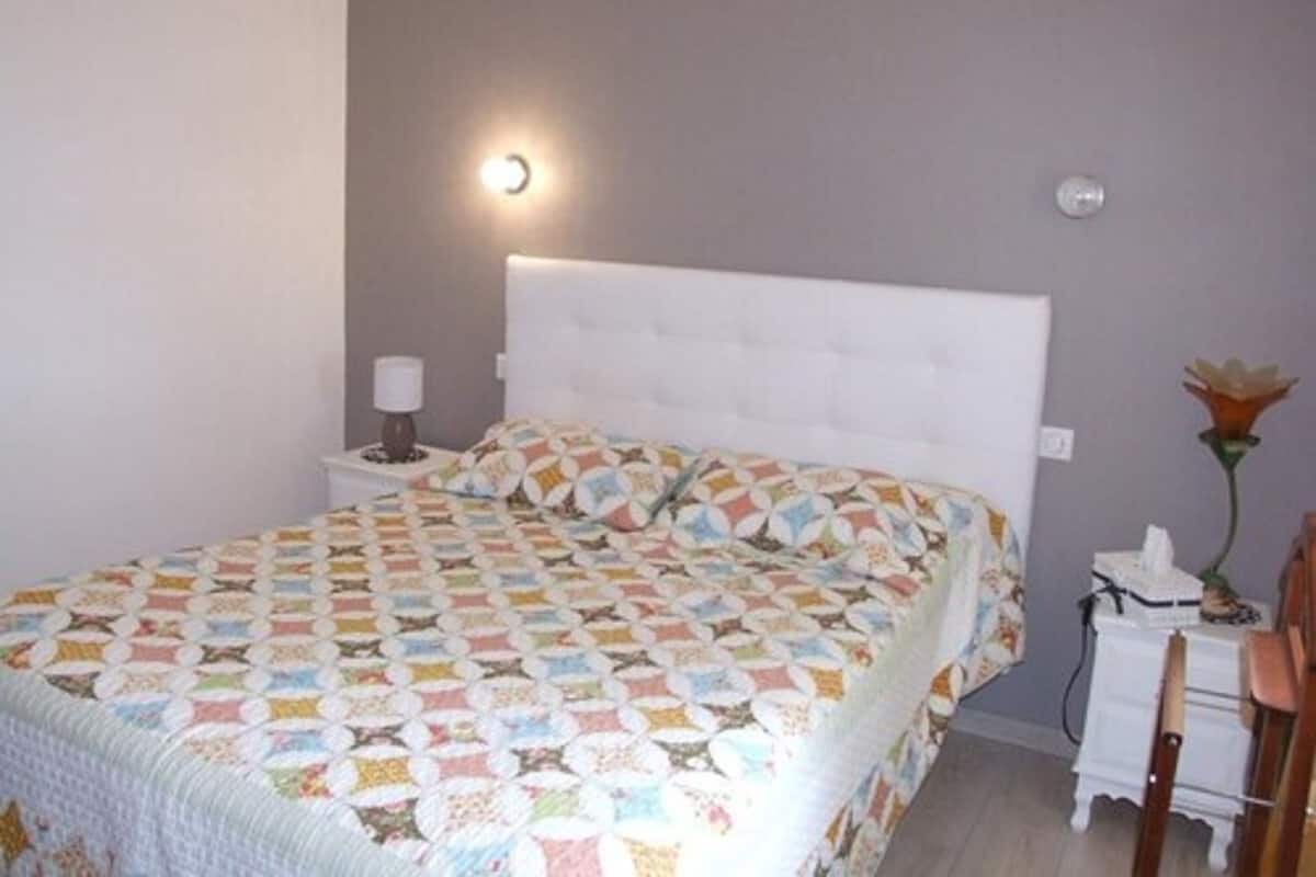 Double Room | Individually decorated, individually furnished, desk, cribs/infant beds