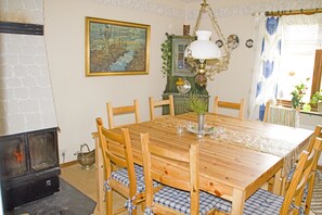 Ferienhaus, 5 Schlafzimmer | Essbereich im Zimmer