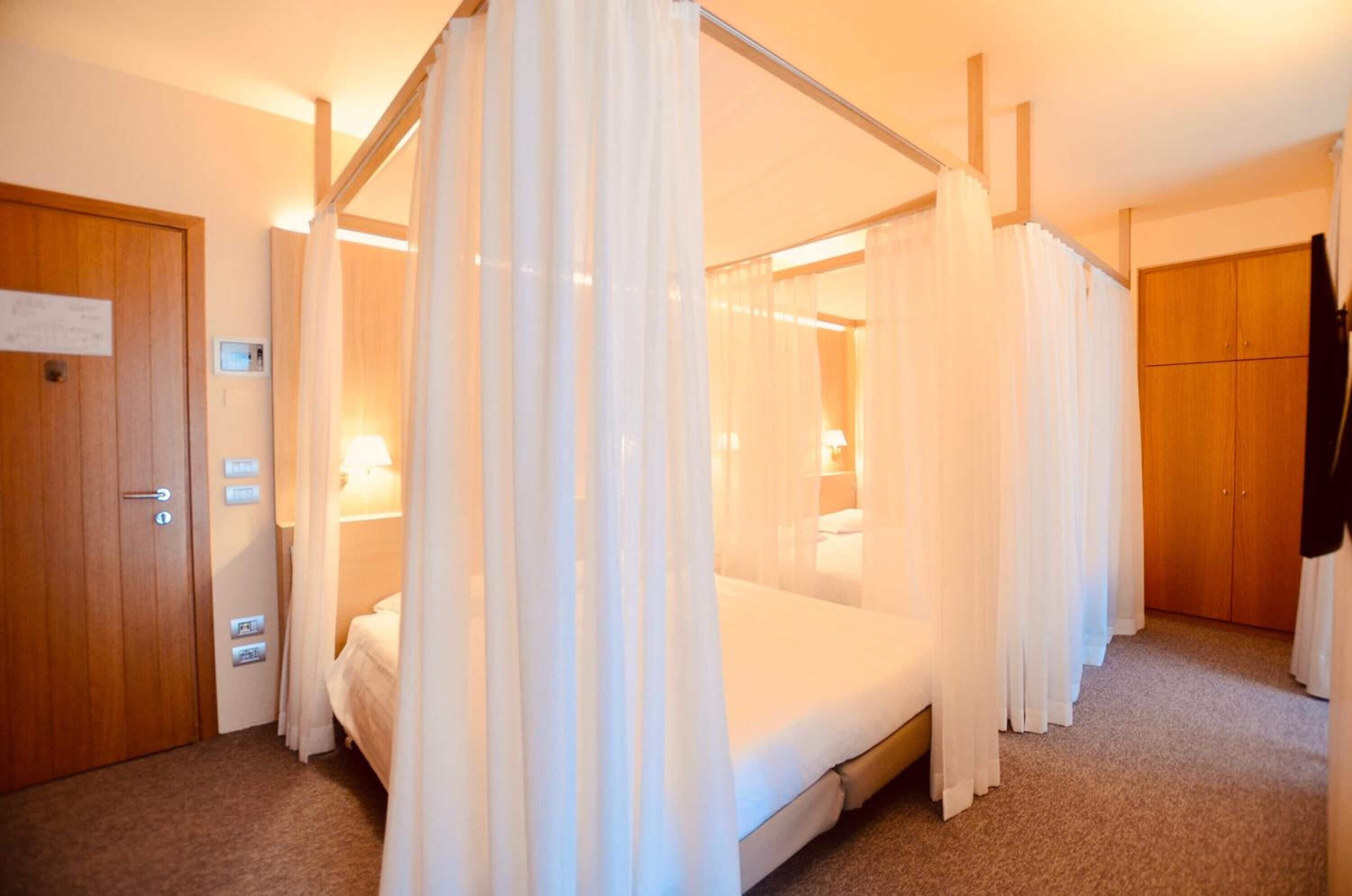 Chambre Quadruple Familiale | Coffres-forts dans les chambres, bureau, rideaux occultants