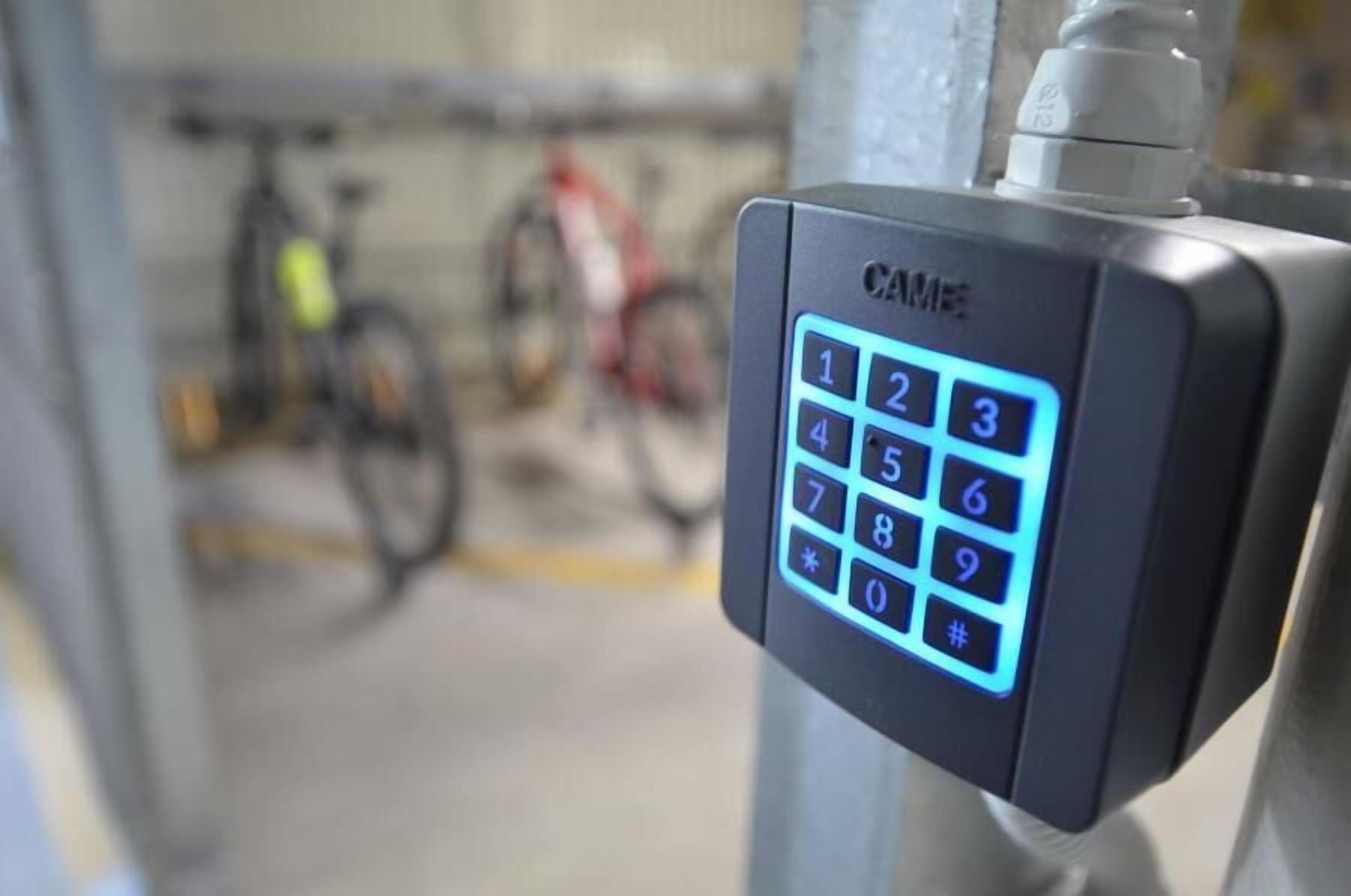 A keypad lock with a numerical keypad and a brand name.