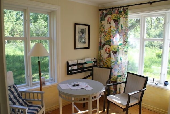 House, 3 Bedrooms | Living area | Flat-screen TV, fireplace