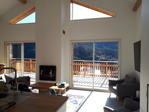 Chalet familial et contemporain à 2 mn de la station de ski "La Colmiane"