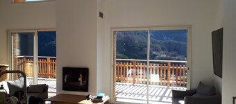Contemporary family chalet 2 minutes from "La Colmiane" ski resort