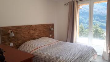 3 bedrooms, iron/ironing board, WiFi