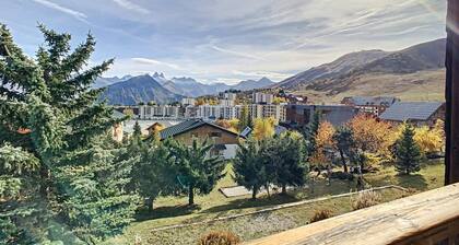 Duplex 150m², 10 pax, near slopes, fully equipped chalet