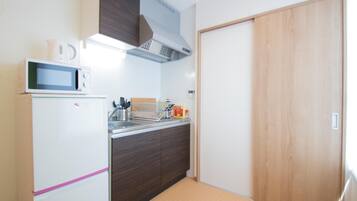 Family Apartment | Private kitchen | Fridge, microwave, stovetop, electric kettle