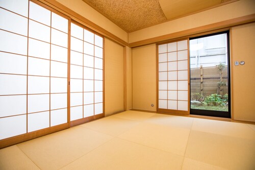 Free Parking House Shin-Osaka