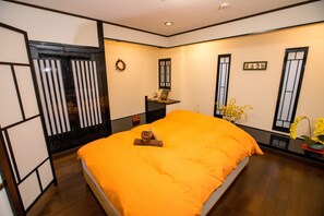 House, 5 Bedrooms | 5 bedrooms, free WiFi, bed sheets - Free Parking House Shin-Osaka (Osaka)