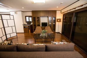 House, 5 Bedrooms | Living area | Flat-screen TV - Free Parking House Shin-Osaka (Osaka)