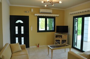 TV, fireplace, DVD player